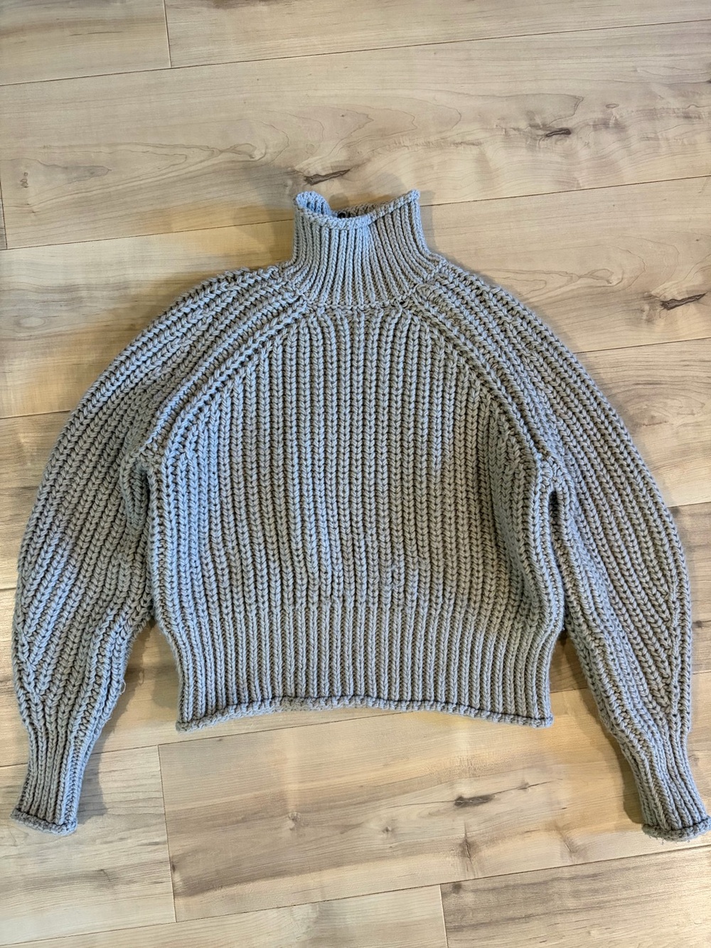H&M Chunky Ribbed Turtleneck Sweater in Light Gray
